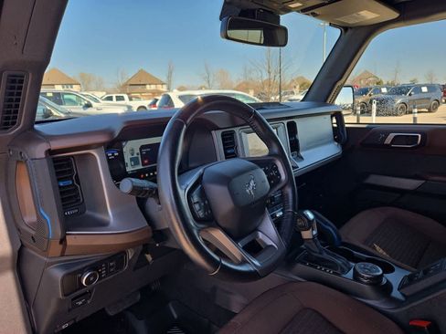 Used 2023 Ford Bronco Outer Banks image 2