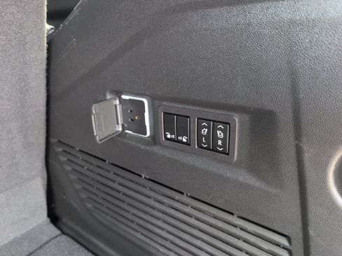 Used 2023 GMC Yukon Denali Ultimate AWD/4WD image 8