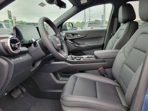 New 2027 Chevrolet Equinox LT w/ Convenience Package II AWD/4WD image 8