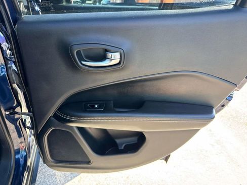 Used 2018 Jeep Compass Latitude w/ Popular Equipment Group image 17