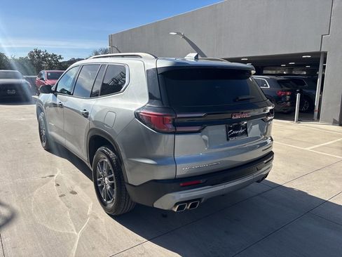 Used 2025 GMC Acadia Elevation image 8