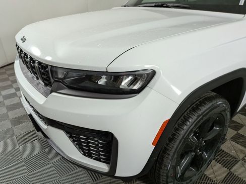 New 2026 Jeep Grand Cherokee Limited w/ Limited Altitude Package AWD/4WD image 12