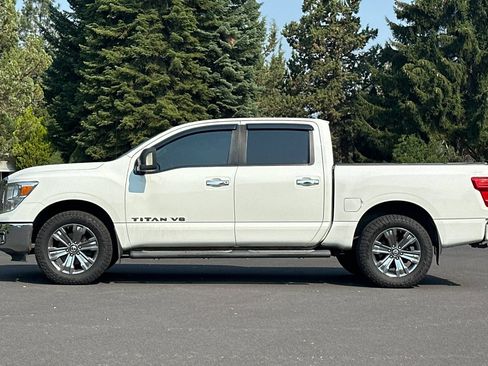 Used 2019 Nissan Titan SV w/ SV Convenience Package AWD/4WD image 7