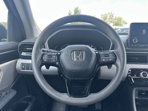 Used 2023 Honda Pilot LX image 19