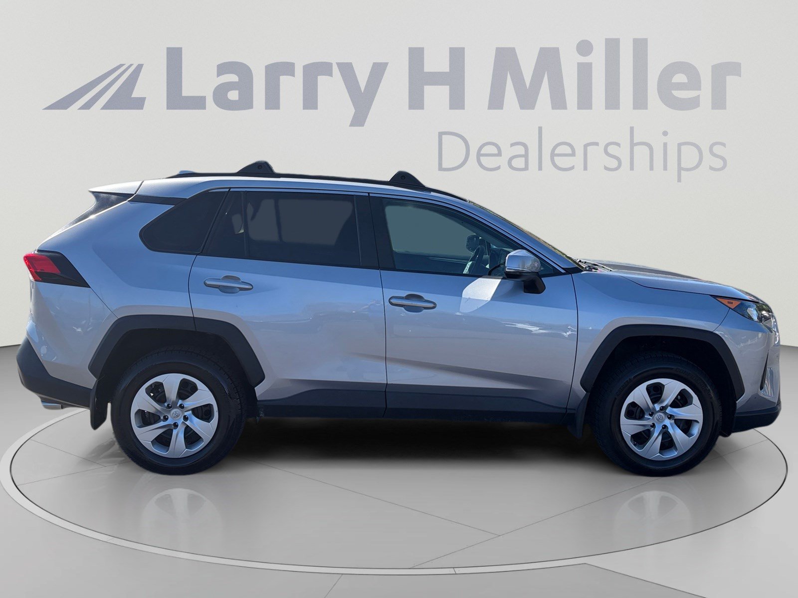 Used 2021 Toyota RAV4 LE w/ Carpet Mat Package (TMS) AWD/4WD image 6