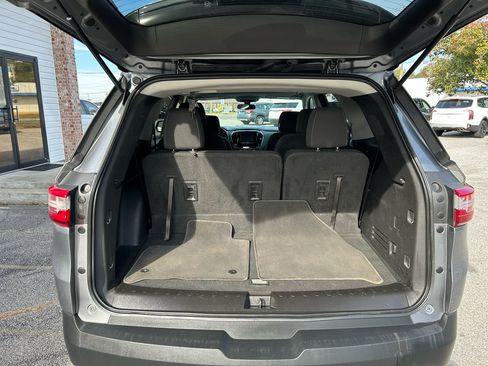 Used 2020 Chevrolet Traverse LT image 40