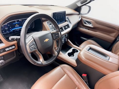 Used 2022 Chevrolet Suburban High Country w/ Premium Package 2 RWD image 4