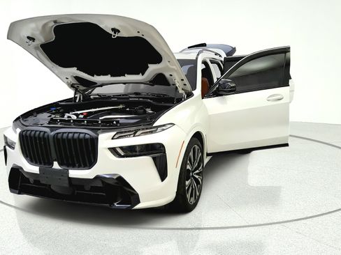 Used 2023 BMW X7 xDrive40i w/ M Sport Package AWD/4WD image 10