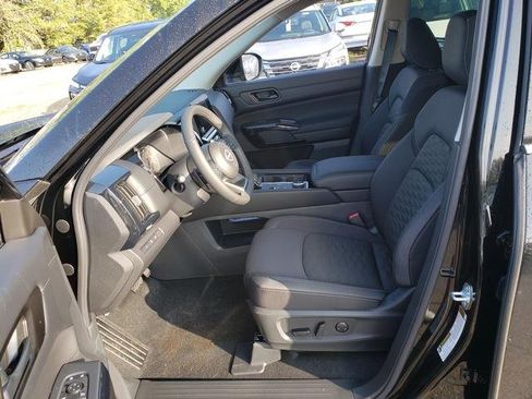 New 2025 Nissan Pathfinder SV w/ Black Appearance Package image 12
