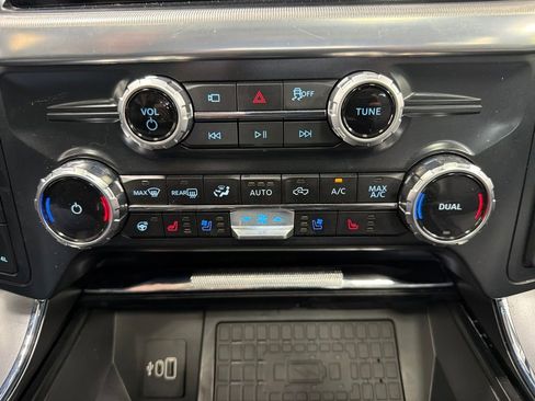 Used 2025 Ford F150 Lariat w/ Equipment Group 502A High AWD/4WD image 38