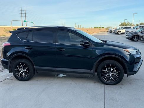 Used 2018 Toyota RAV4 SE image 12