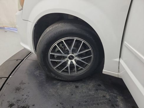 Used 2017 Dodge Grand Caravan GT FWD image 29