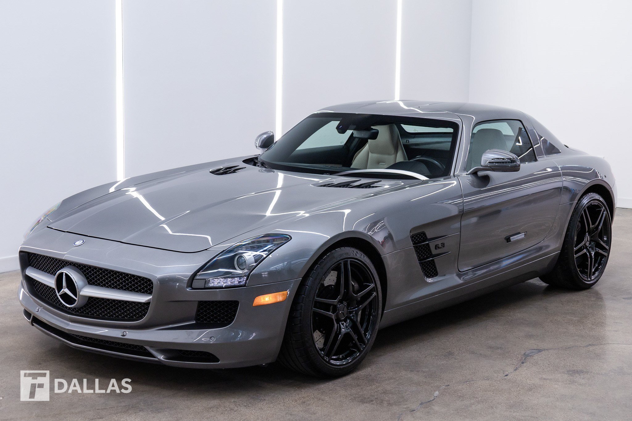Used 2012 Mercedes-Benz SLS AMG Coupe image 2