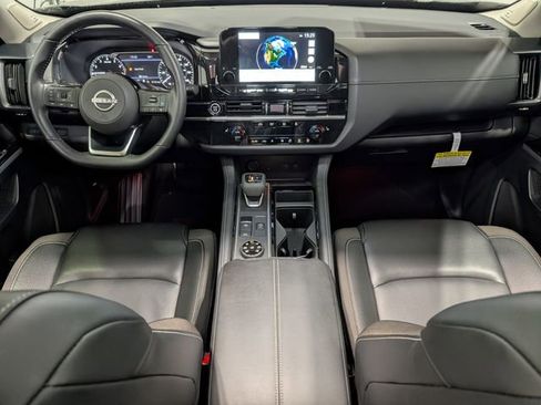 Used 2023 Nissan Pathfinder SL w/ SL Premium Package AWD/4WD image 13
