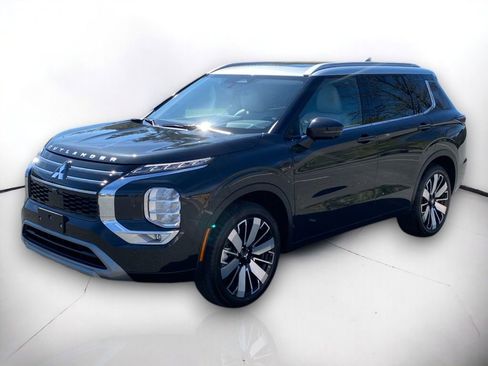 New 2025 Mitsubishi Outlander AWD image 2