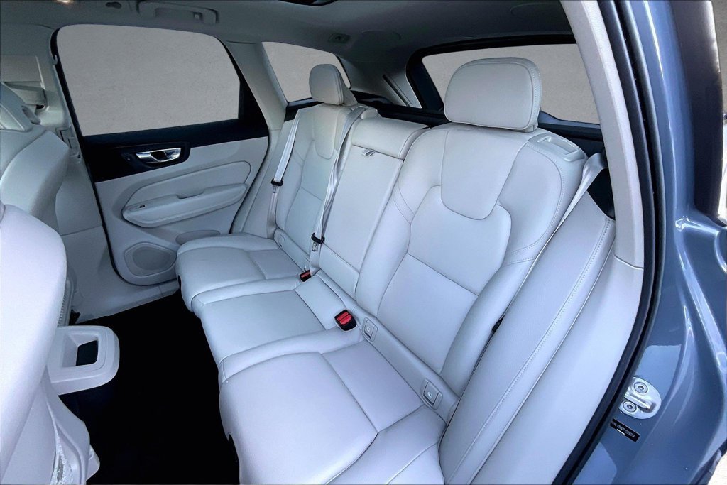 Used 2023 Volvo XC60 B5 Plus AWD/4WD image 22