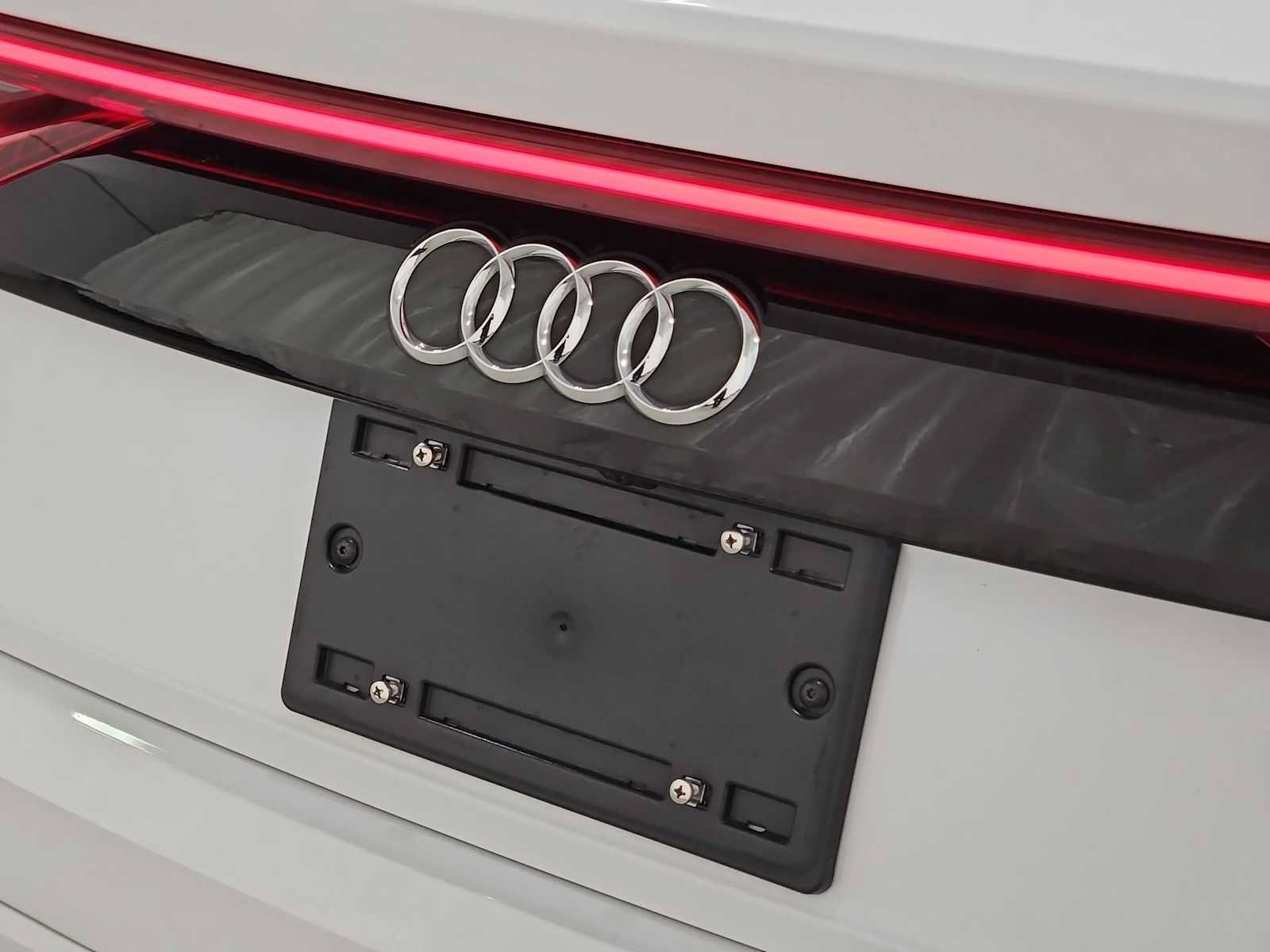 Used 2023 Audi Q8 Prestige AWD/4WD image 8