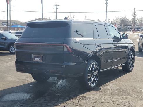 New 2026 Lincoln Navigator Reserve image 4