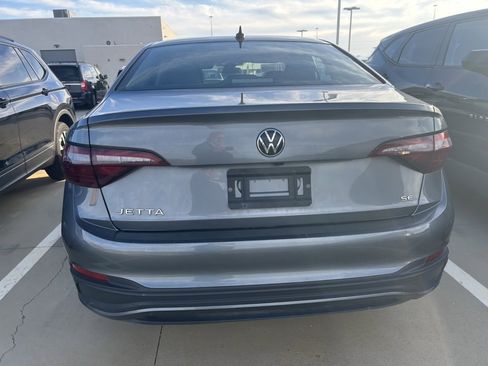 Used 2024 Volkswagen Jetta SE image 9
