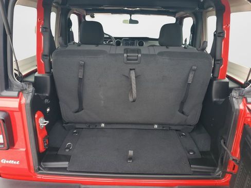 Used 2022 Jeep Wrangler Sport AWD/4WD image 9