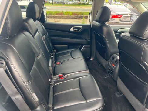 Used 2019 Nissan Pathfinder SL w/ SL Premium Package AWD/4WD image 16