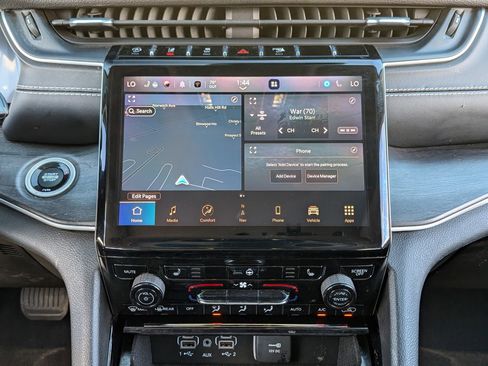 Certified 2022 Jeep Grand Cherokee L Limited image 32