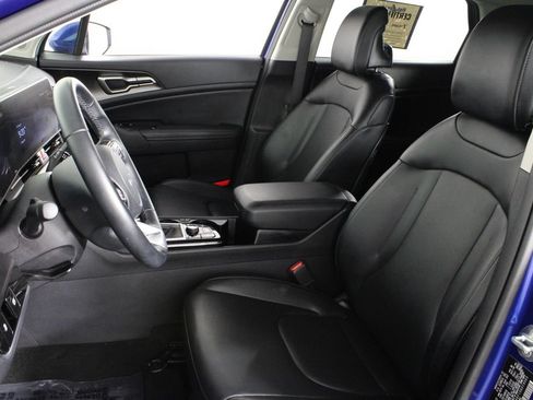 Used 2025 Kia Sportage EX FWD image 19