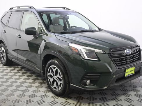 Used 2023 Subaru Forester Premium image 7