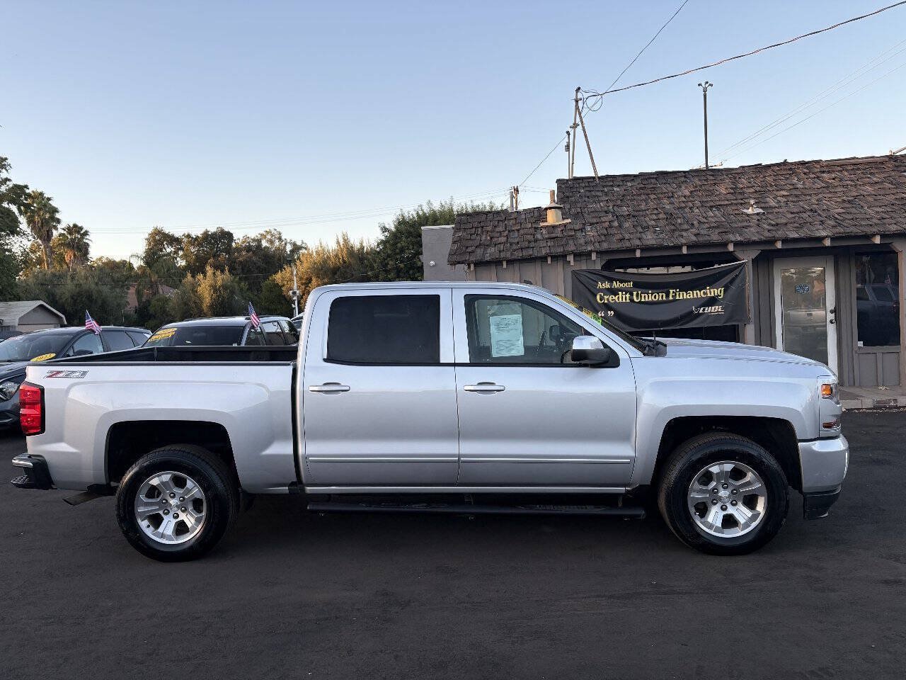 Used 2017 Chevrolet Silverado 1500 LT w/ All Star Edition AWD/4WD image 9