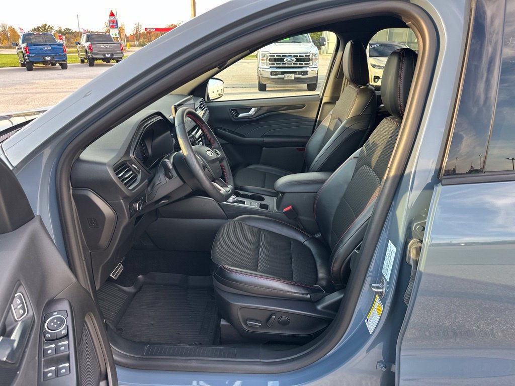 Used 2024 Ford Escape ST-Line w/ Tech Pack #1 AWD/4WD image 9