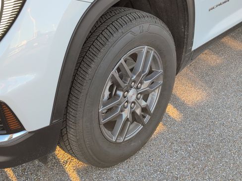 Used 2025 GMC Acadia Elevation image 30