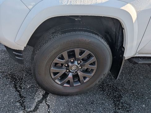 Used 2022 Toyota Tacoma SR5 w/ Technology Package image 12