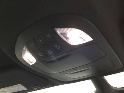 Used 2023 Chrysler Pacifica Touring image 32