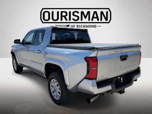 Used 2024 Toyota Tacoma SR5 AWD/4WD image 8