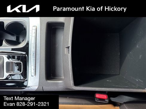 Used 2023 Kia Carnival EX image 31