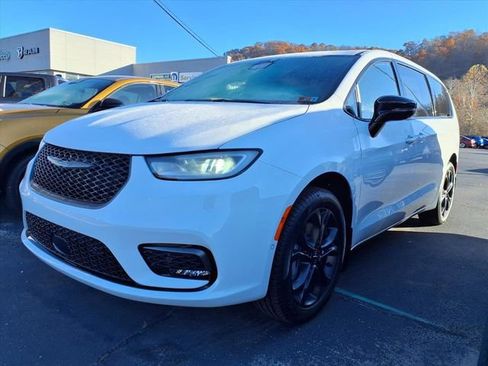 New 2026 Chrysler Pacifica Select AWD/4WD image 3