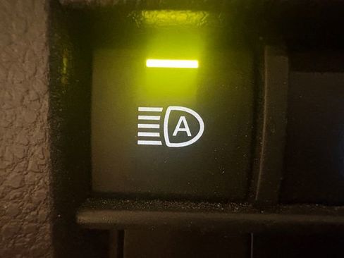 Used 2025 Toyota Tacoma SR image 7