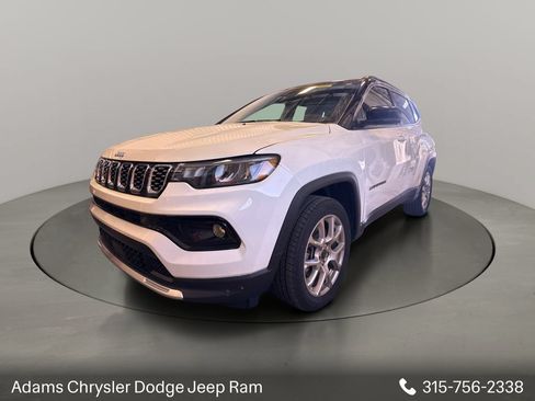 Used 2025 Jeep Compass Limited AWD/4WD image 3