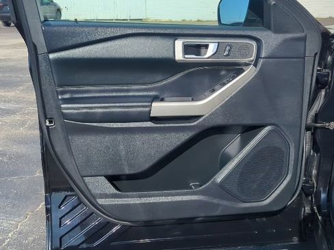 Used 2022 Ford Explorer XLT image 13