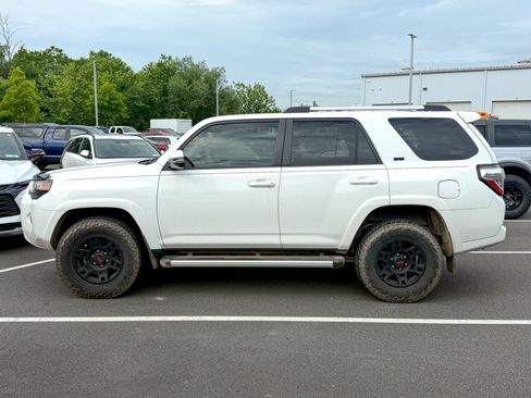 Used 2021 Toyota 4Runner SR5 Premium w/ Moonroof Package AWD/4WD image 4