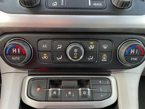 Used 2023 GMC Acadia SLT image 24