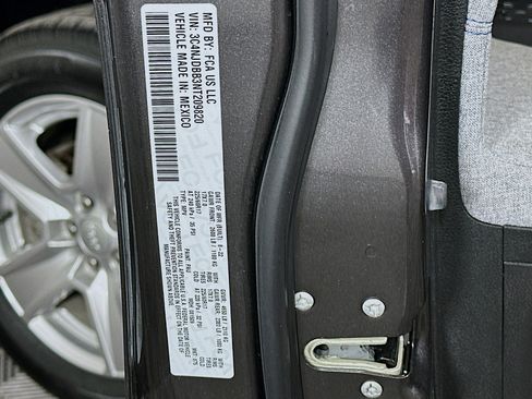 Used 2022 Jeep Compass Latitude image 12