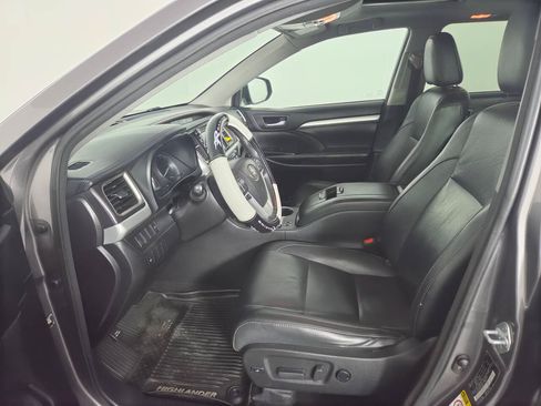 Used 2016 Toyota Highlander XLE AWD/4WD image 14