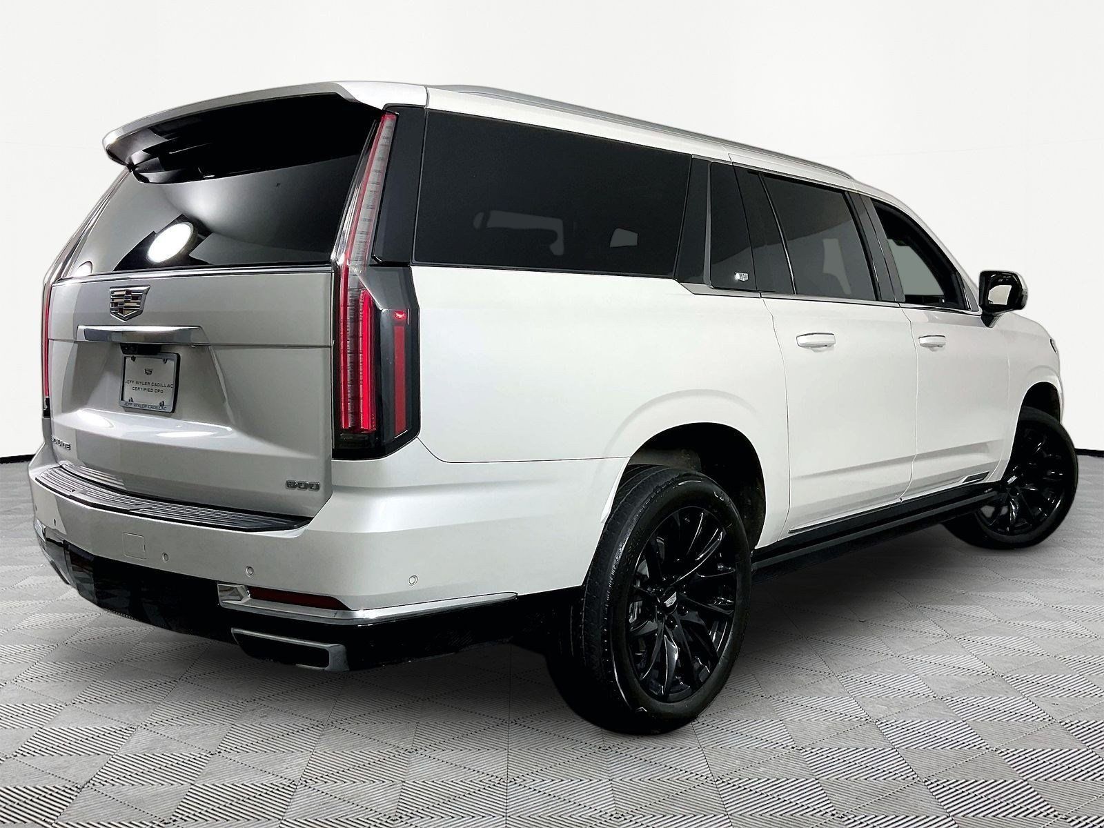 Used 2025 Cadillac Escalade ESV Premium Luxury w/ Touring Package AWD/4WD image 6