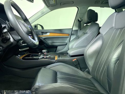 Used 2021 Audi Q5 Prestige w/ Prestige Package image 2