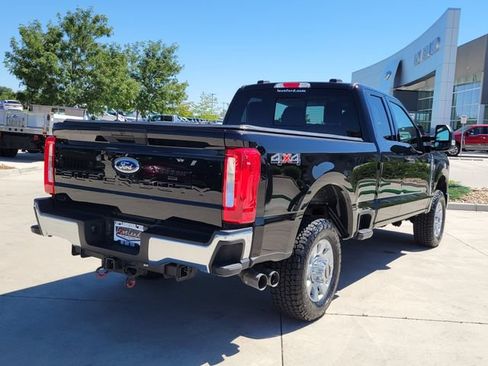 Used 2023 Ford F250 XLT AWD/4WD image 3
