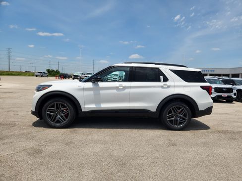 New 2026 Ford Explorer ST-Line w/ ST-Line Street Pack RWD image 3