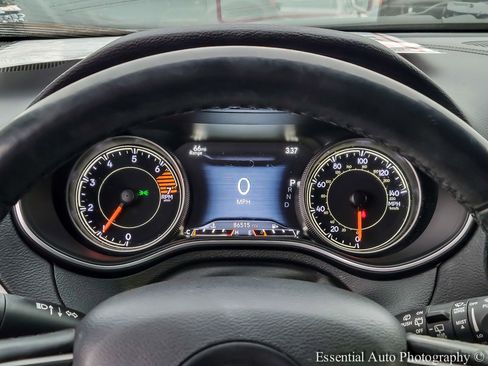 Used 2019 Jeep Cherokee Limited image 16