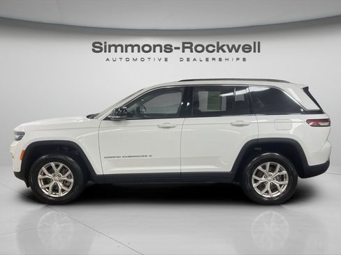 Used 2023 Jeep Grand Cherokee Limited w/ Luxury Tech Group II AWD/4WD image 2