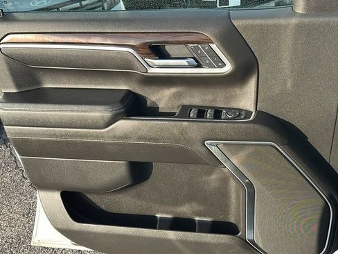 Used 2025 GMC Sierra 1500 SLT RWD image 21